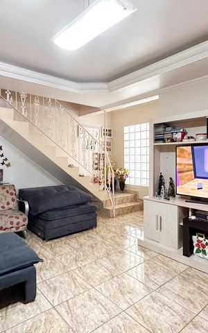 Casa à venda com 260m², 4 quartos e 2 vagas Casa à venda com 260m², 4 quartos e 2 vagasSala - Casa 1