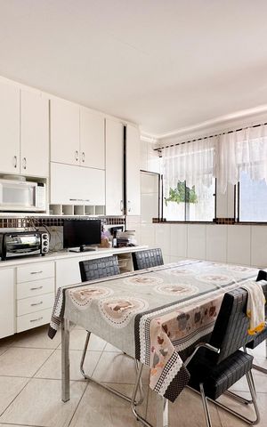 Casa à venda com 260m², 4 quartos e 2 vagas Casa à venda com 260m², 4 quartos e 2 vagasCozinha - Casa 1