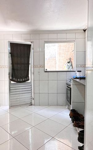 Casa à venda com 260m², 4 quartos e 2 vagas Casa à venda com 260m², 4 quartos e 2 vagasCozinha - Casa 2
