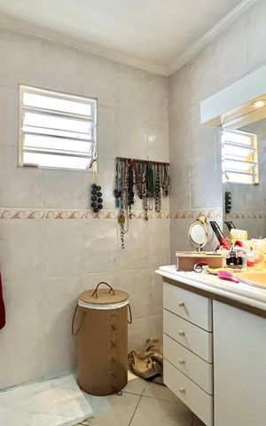 Casa à venda com 160m², 3 quartos e 2 vagasBanheiro da Suíte