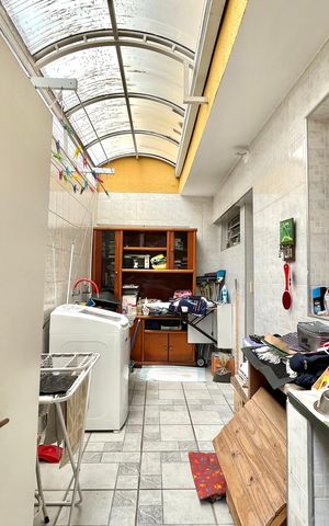Casa à venda com 160m², 3 quartos e 2 vagasÁrea de Serviço