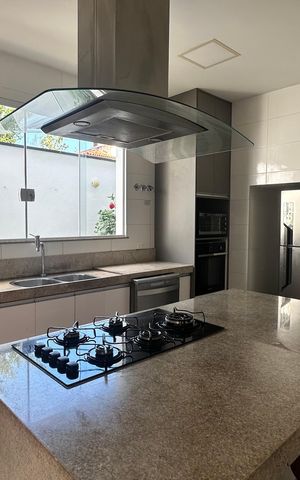 Casa à venda com 614m², 7 quartos e 8 vagas Casa à venda com 614m², 7 quartos e 8 vagasCozinha