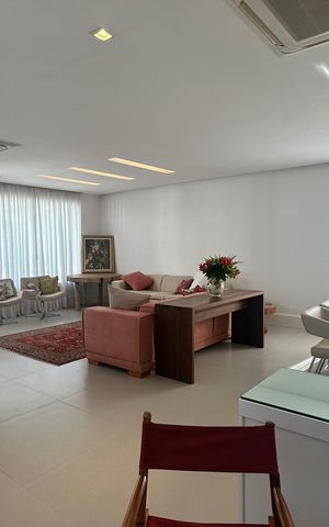 Casa à venda com 614m², 7 quartos e 8 vagas Casa à venda com 614m², 7 quartos e 8 vagasSala