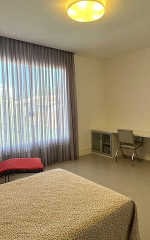 Casa à venda com 614m², 7 quartos e 8 vagas Casa à venda com 614m², 7 quartos e 8 vagasQuarto 3