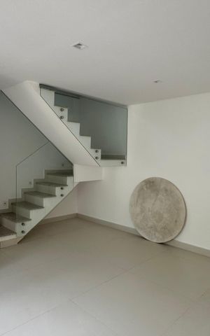 Casa à venda com 614m², 7 quartos e 8 vagas Casa à venda com 614m², 7 quartos e 8 vagasEdícula