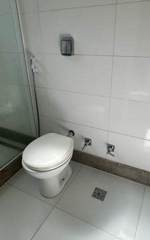 Casa à venda com 614m², 7 quartos e 8 vagas Casa à venda com 614m², 7 quartos e 8 vagasBanheiro do Quarto 4