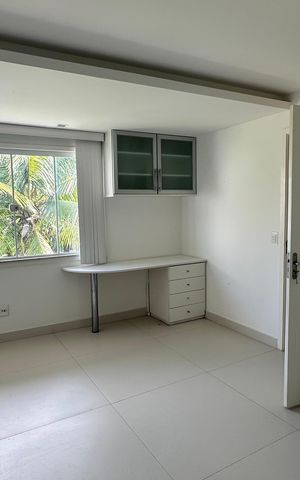 Casa à venda com 614m², 7 quartos e 8 vagas Casa à venda com 614m², 7 quartos e 8 vagasEdícula