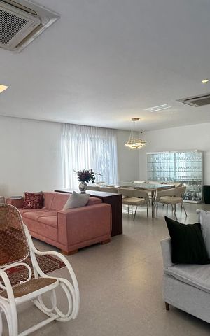 Casa à venda com 614m², 7 quartos e 8 vagas Casa à venda com 614m², 7 quartos e 8 vagasSala
