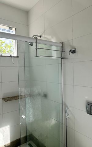 Casa à venda com 614m², 7 quartos e 8 vagas Casa à venda com 614m², 7 quartos e 8 vagasBanheiro do Quarto 4