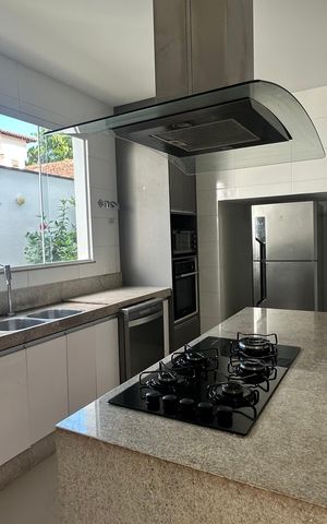 Casa à venda com 614m², 7 quartos e 8 vagas Casa à venda com 614m², 7 quartos e 8 vagasCozinha