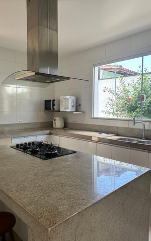 Casa à venda com 614m², 7 quartos e 8 vagas Casa à venda com 614m², 7 quartos e 8 vagasCozinha