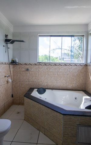 Casa de condomínio para alugar com 479m², 4 quartos e 5 vagas Casa de condomínio para alugar com 479m², 4 quartos e 5 vagasBanheiro da Suíte