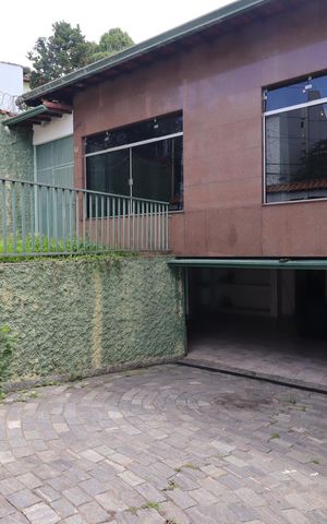 Casa à venda com 400m², 3 quartos e 4 vagasEntrada da Garagem