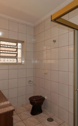 Casa à venda com 400m², 3 quartos e 4 vagasBanheiro da Suíte 1