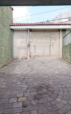 Casa à venda com 400m², 3 quartos e 4 vagasEntrada da Garagem