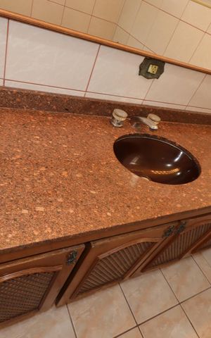 Casa à venda com 400m², 3 quartos e 4 vagasBanheiro da Suíte 1 - Pia