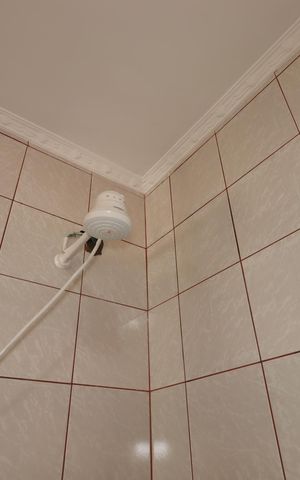 Casa à venda com 400m², 3 quartos e 4 vagasBanheiro da Suíte 3 - Chuveiro