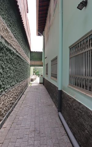 Casa à venda com 400m², 3 quartos e 4 vagasCorredor externo