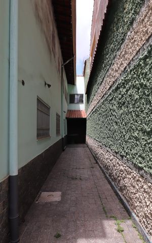 Casa à venda com 400m², 3 quartos e 4 vagasCorredor externo