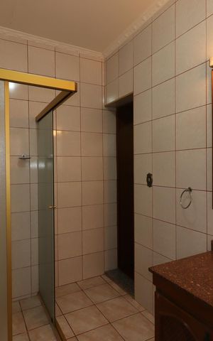 Casa à venda com 400m², 3 quartos e 4 vagasBanheiro da Suíte 1