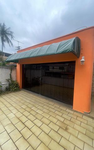 Casa à venda com 300m², 3 quartos e 2 vagas Casa à venda com 300m², 3 quartos e 2 vagasÁrea externa