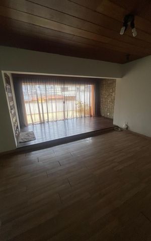Casa à venda com 300m², 3 quartos e 2 vagas Casa à venda com 300m², 3 quartos e 2 vagasVaranda