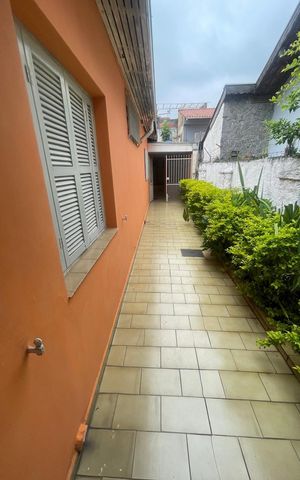 Casa à venda com 300m², 3 quartos e 2 vagas Casa à venda com 300m², 3 quartos e 2 vagasÁrea externa
