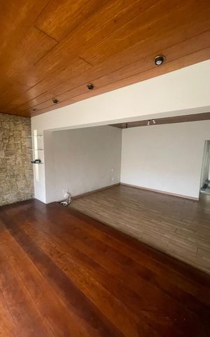 Casa à venda com 300m², 3 quartos e 2 vagas Casa à venda com 300m², 3 quartos e 2 vagasSala