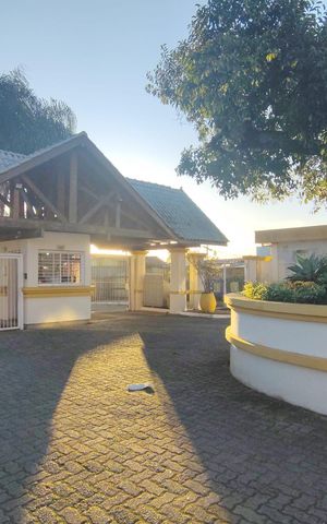 Casa de condomínio à venda com 137m², 3 quartos e 2 vagas