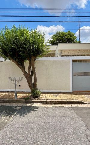Casa à venda com 141m², 3 quartos e 1 vaga Casa à venda com 141m², 3 quartos e 1 vagaFachada da Casa