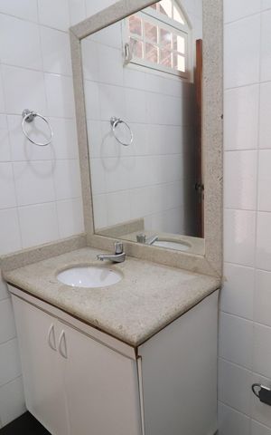 Casa para alugar com 424m², 4 quartos e 5 vagasBanheiro