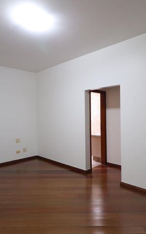 Casa para alugar com 424m², 4 quartos e 5 vagasQuarto 3 - Suíte