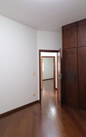 Casa para alugar com 424m², 4 quartos e 5 vagasQuarto 1