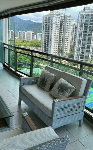 Apartamento à venda com 150m², 4 quartos e 2 vagas Apartamento à venda com 150m², 4 quartos e 2 vagasVaranda