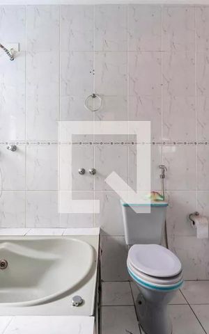 Casa à venda com 217m², 3 quartos e 4 vagasBanheiro do Quarto 2