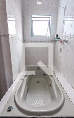 Casa à venda com 217m², 3 quartos e 4 vagasBanheiro do Quarto 2