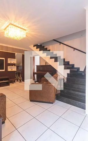 Casa à venda com 217m², 3 quartos e 4 vagasSala