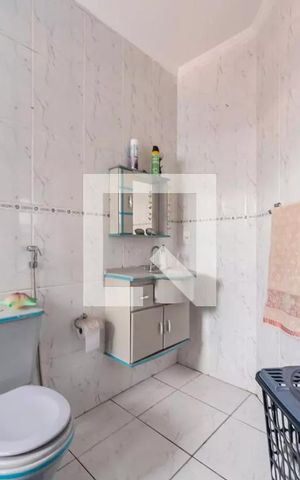 Casa à venda com 217m², 3 quartos e 4 vagasBanheiro do Quarto 2