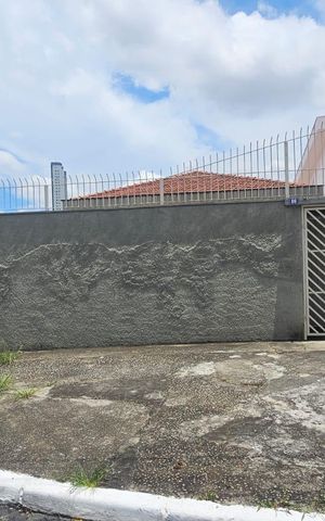 Casa à venda com 110m², 2 quartos e 3 vagas Casa à venda com 110m², 2 quartos e 3 vagasFachada