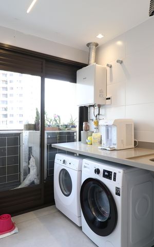 Apartamento à venda com 230m², 4 quartos e 4 vagasÁrea e banheiro de Serviço