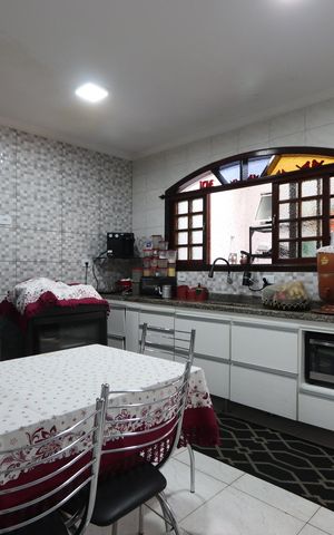 Casa à venda com 375m², 3 quartos e 2 vagasCozinha