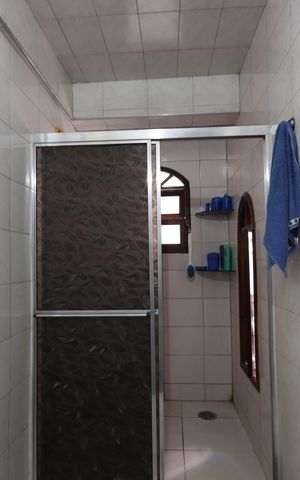Casa à venda com 375m², 3 quartos e 2 vagasBanheiro da Suíte 2