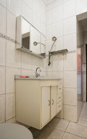 Casa à venda com 295m², 4 quartos e 3 vagasBanheiro 2