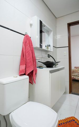 Casa à venda com 295m², 4 quartos e 3 vagasBanheiro 1