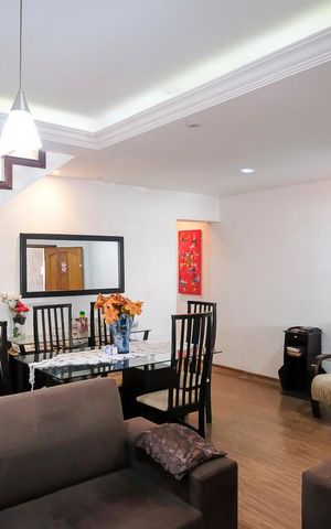 Casa à venda com 295m², 4 quartos e 3 vagasSala