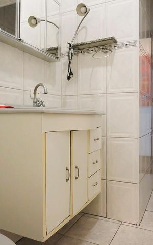 Casa à venda com 295m², 4 quartos e 3 vagasBanheiro 2