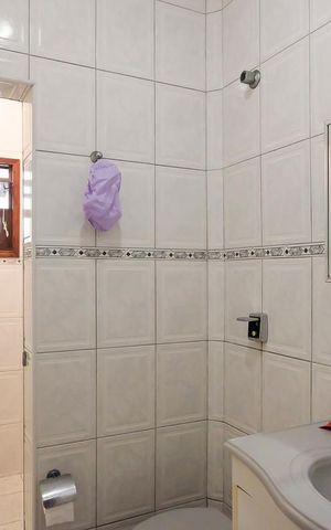 Casa à venda com 295m², 4 quartos e 3 vagasBanheiro 2