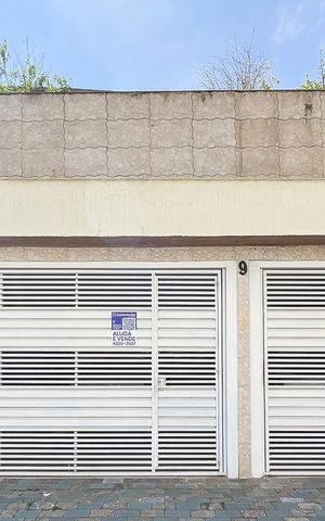 Casa à venda com 295m², 4 quartos e 3 vagasFachada + plaquinha