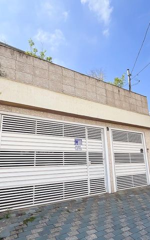 Casa à venda com 295m², 4 quartos e 3 vagasFachada + plaquinha