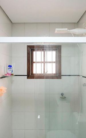 Casa à venda com 295m², 4 quartos e 3 vagasBanheiro 1